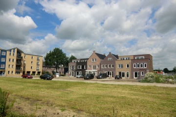 De finish is bereikt
Afgelopen week was het dan zover, de officiële overdracht. Vol trots mocht André de sleutels overhandigen aan alle bewoners. Voor hen breekt nu een nieuwe fase aan, namelijk het inrichten van de woningen.